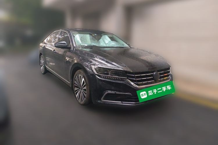 Used Volkswagen Passat 2021 330TSI Luxury Edition Front Right 45 Deg