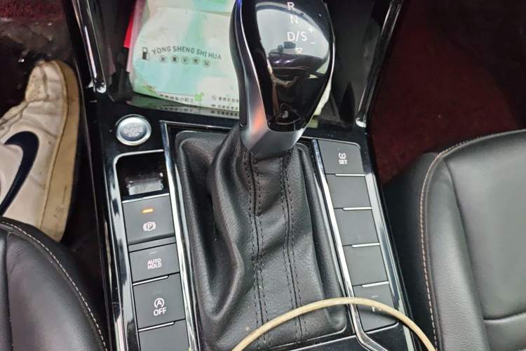 Used Volkswagen Passat 2021 330TSI Elite Edition Gear Lever