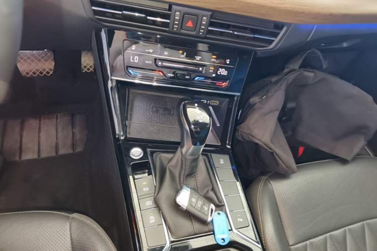 Used Volkswagen Passat 2021 380TSI Luxury Edition Gear Lever