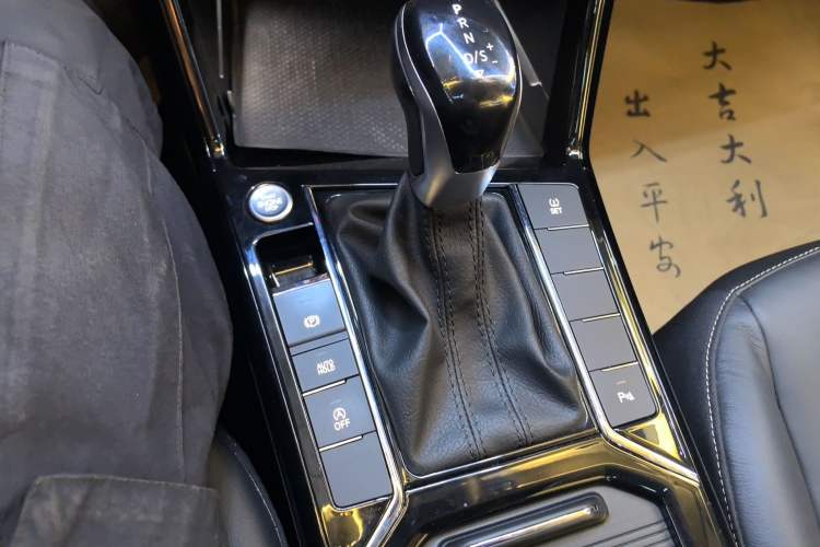 Used Volkswagen Passat 2021 330TSI Elite Edition Gear Lever