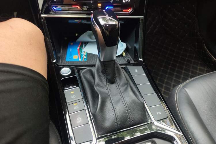 Used Volkswagen Passat 2021 330TSI Elite Edition Gear Lever
