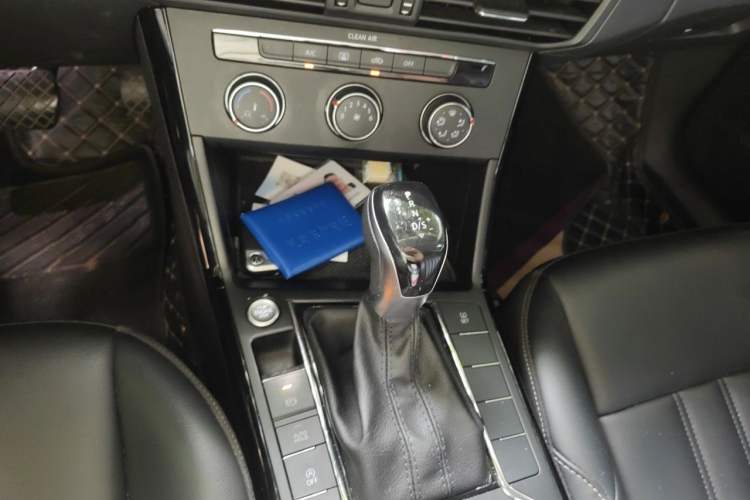 Used Volkswagen Passat 2021 280TSI Business Edition Gear Lever