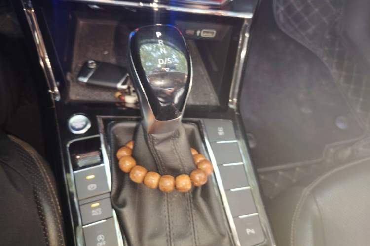 Used Volkswagen Passat 2021 330TSI Luxury Edition Gear Lever