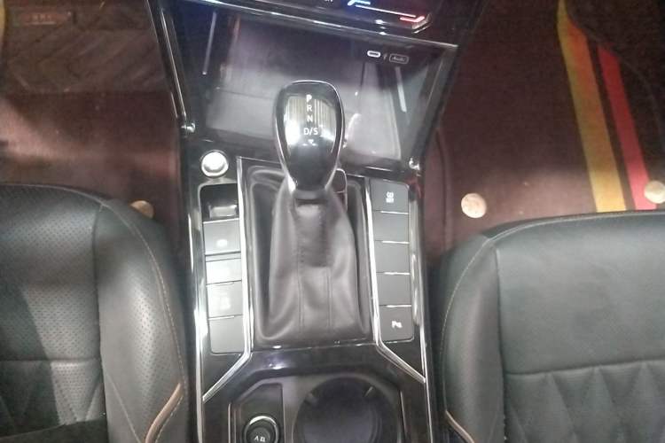 Used Volkswagen Passat 2021 330TSI Luxury Edition Gear Lever