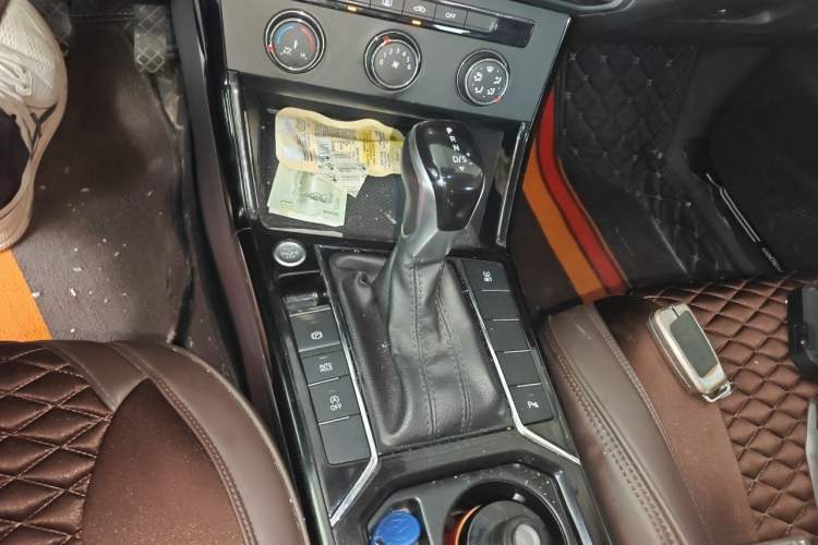 Used Volkswagen Passat 2021 330TSI Elite Edition Gear Lever