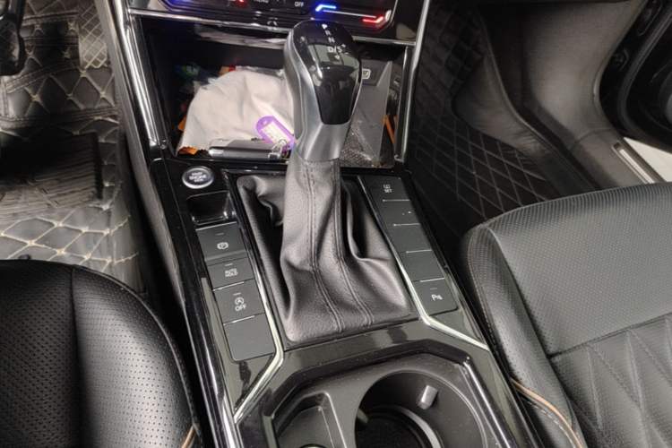 Used Volkswagen Passat 2021 330TSI Elite Edition Gear Lever