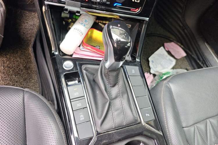 Used Volkswagen Passat 2021 330TSI Luxury Edition Gear Lever