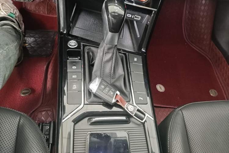 Used Volkswagen Passat 2021 330TSI Luxury Edition Gear Lever