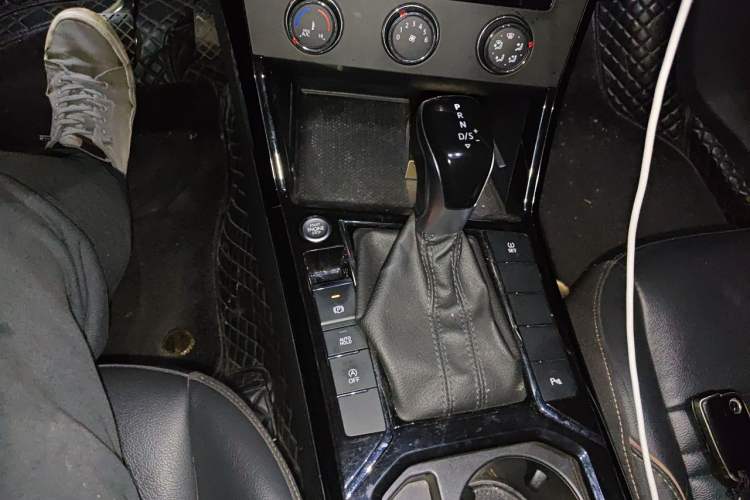 Used Volkswagen Passat 2021 330TSI Elite Edition Gear Lever