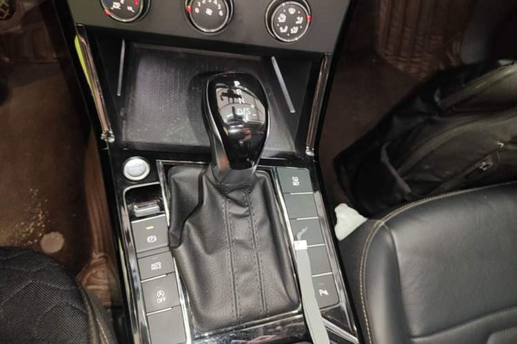 Used Volkswagen Passat 2021 330TSI Elite Edition Gear Lever