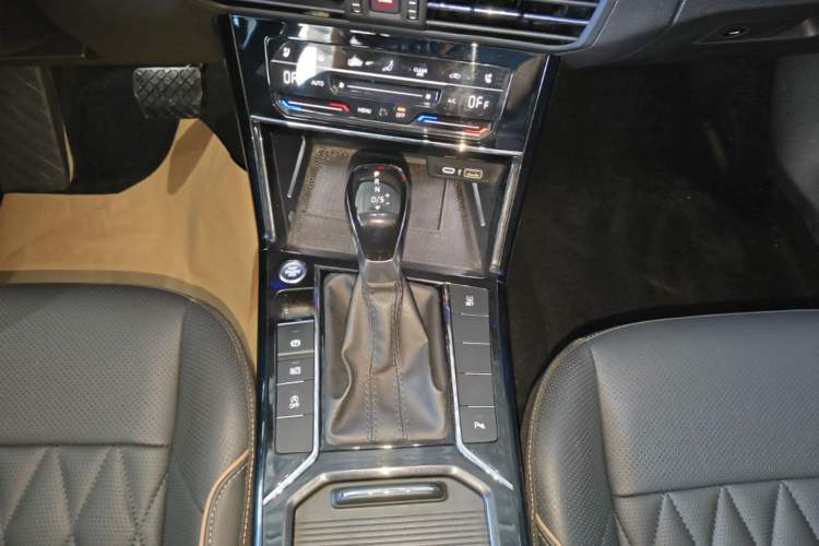 Used Volkswagen Passat 2021 330TSI Luxury Edition Gear Lever