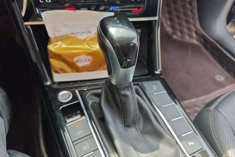 Used Volkswagen Passat 2021 330TSI Luxury Edition Gear Lever