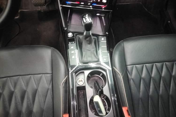 Used Volkswagen Passat 2021 330TSI Luxury Edition Gear Lever