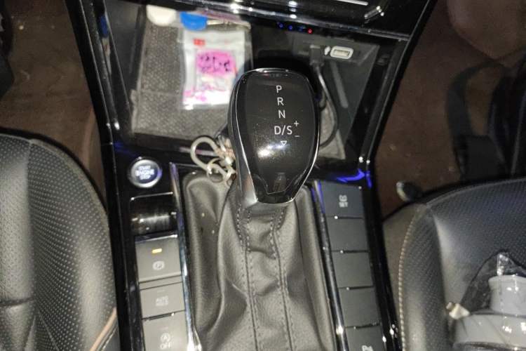 Used Volkswagen Passat 2021 330TSI Luxury Edition Gear Lever