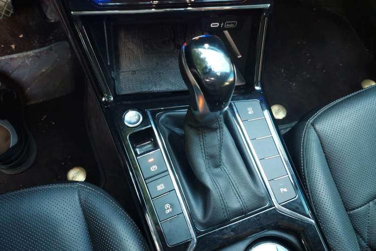 Used Volkswagen Passat 2021 330TSI Luxury Edition Gear Lever