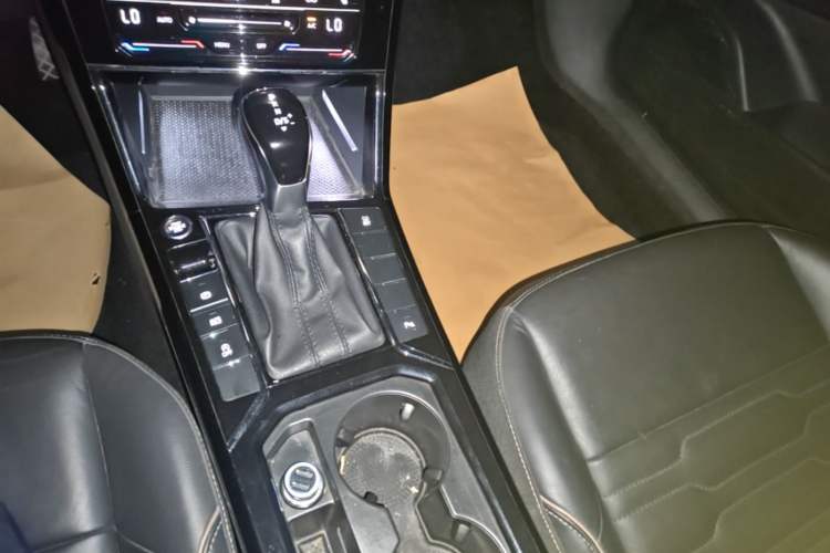 Used Volkswagen Passat 2021 330TSI Elite Edition Gear Lever