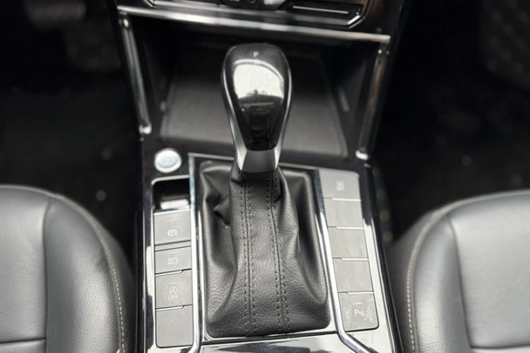 Used Volkswagen Passat 2021 330TSI Elite Edition Gear Lever