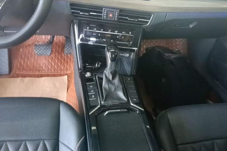 Used Volkswagen Passat 2021 330TSI Luxury Edition Gear Lever