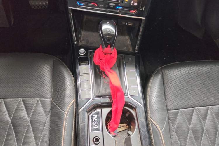 Used Volkswagen Passat 2021 330TSI Luxury Edition Gear Lever