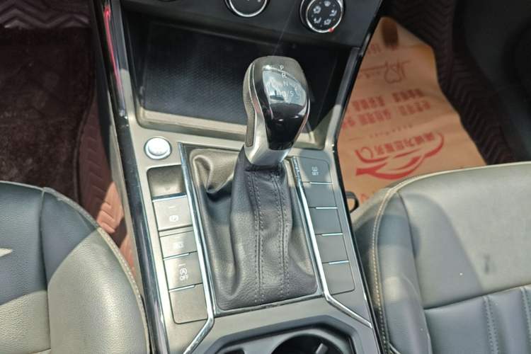 Used Volkswagen Passat 2021 280TSI Business Edition Gear Lever