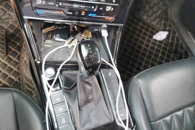 Used Volkswagen Passat 2021 330TSI Luxury Edition Gear Lever