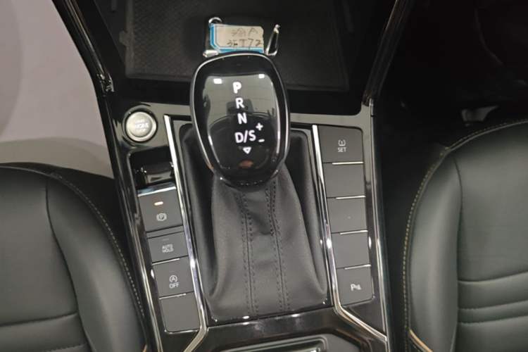 Used Volkswagen Passat 2021 330TSI Elite Edition Gear Lever