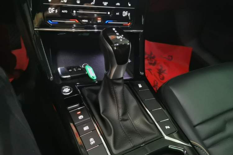 Used Volkswagen Passat 2021 330TSI Elite Edition Gear Lever