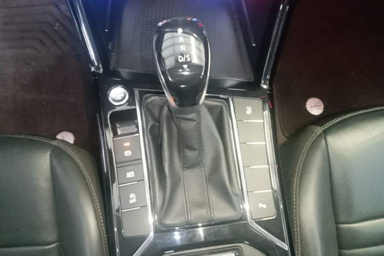 Used Volkswagen Passat 2021 330TSI Elite Edition Gear Lever