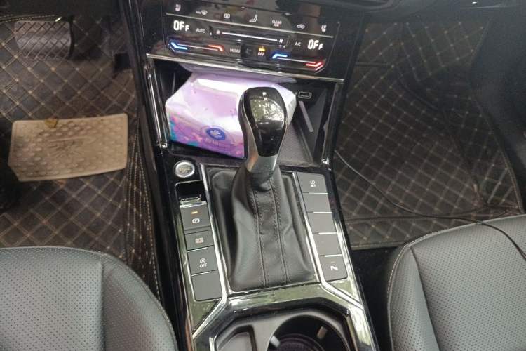 Used Volkswagen Passat 2021 330TSI Luxury Edition Gear Lever