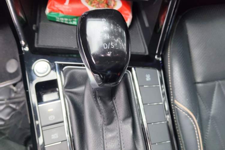 Used Volkswagen Passat 2021 330TSI Luxury Edition Gear Lever