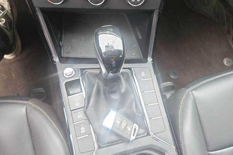 Used Volkswagen Passat 2021 280TSI Business Edition Gear Lever