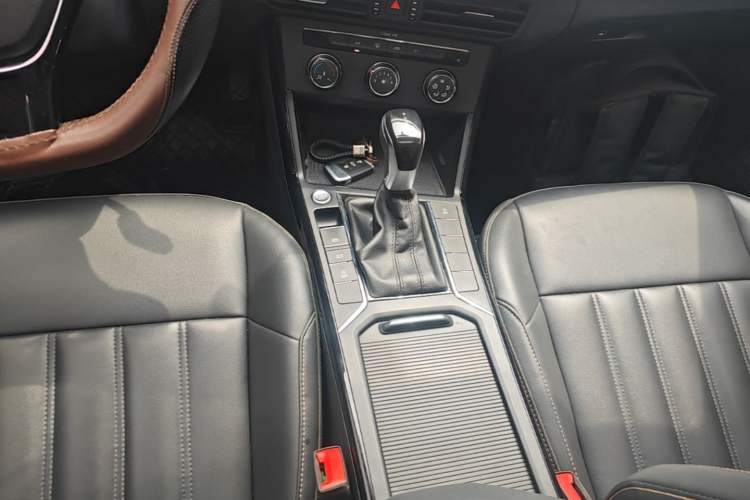 Used Volkswagen Passat 2021 280TSI Business Edition Gear Lever