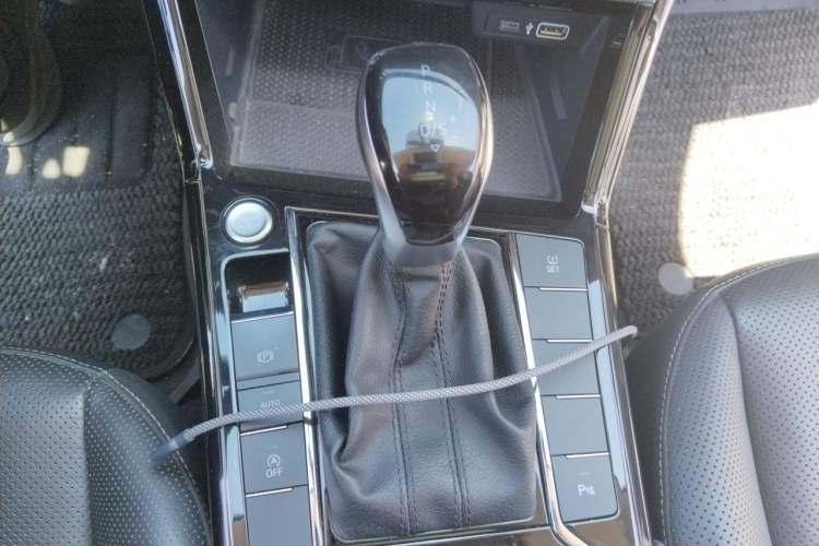 Used Volkswagen Passat 2021 330TSI Luxury Edition Gear Lever