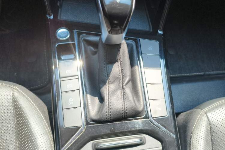 Used Volkswagen Passat 2021 330TSI Luxury Edition Gear Lever