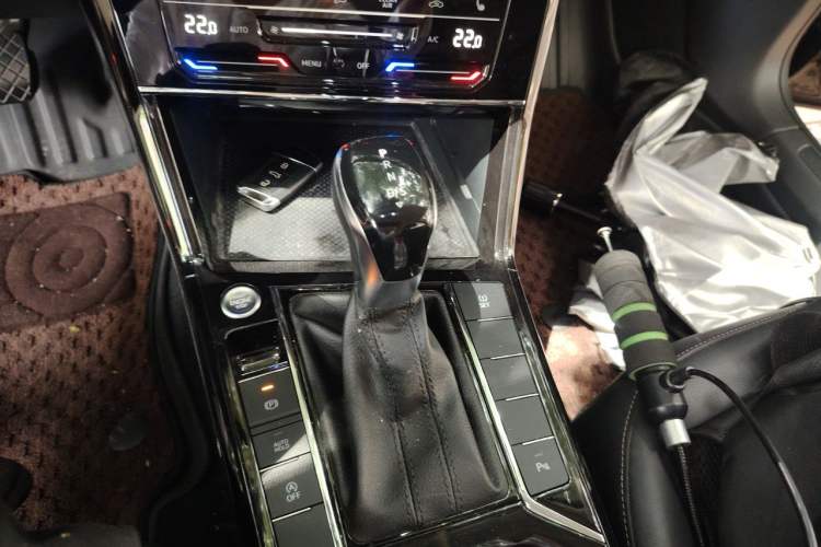 Used Volkswagen Passat 2021 330TSI Elite Edition Gear Lever