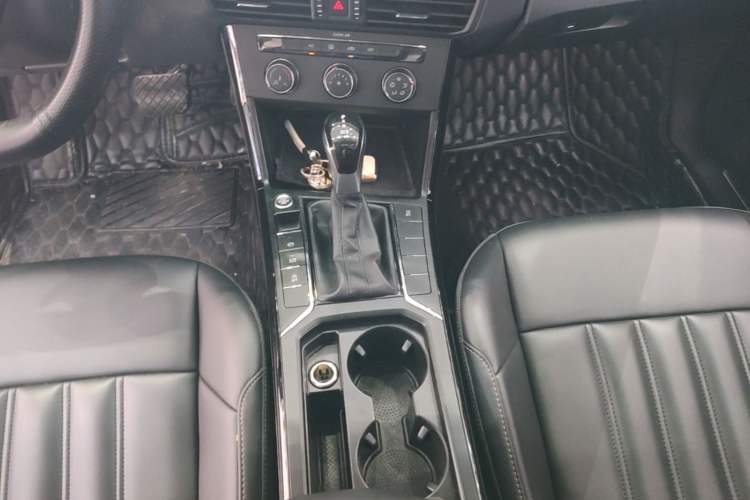 Used Volkswagen Passat 2021 280TSI Business Edition Gear Lever