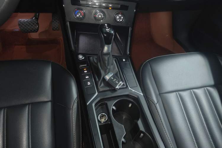 Used Volkswagen Passat 2021 280TSI Business Edition Gear Lever