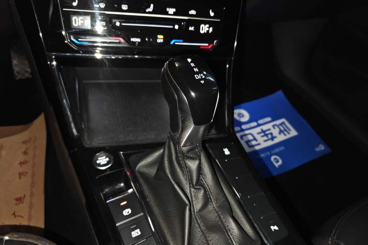 Used Volkswagen Passat 2021 330TSI Elite Edition Gear Lever