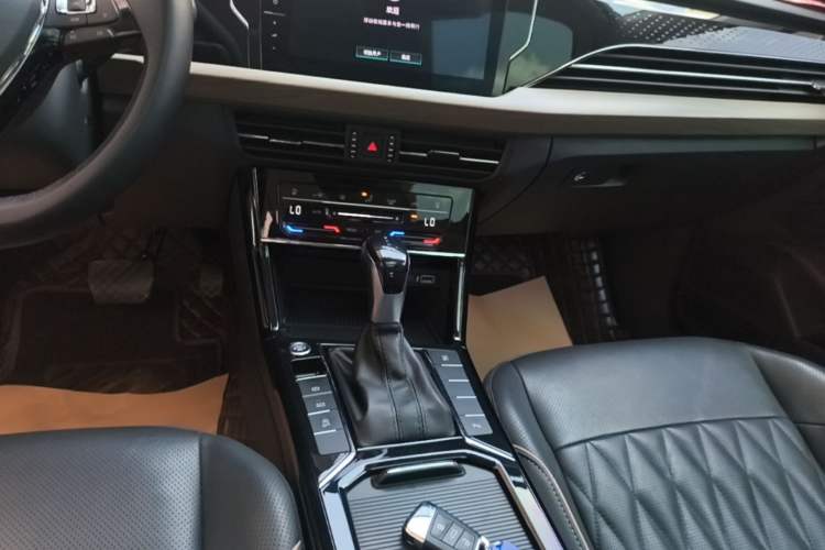 Used Volkswagen Passat 2021 330TSI Luxury Edition Gear Lever