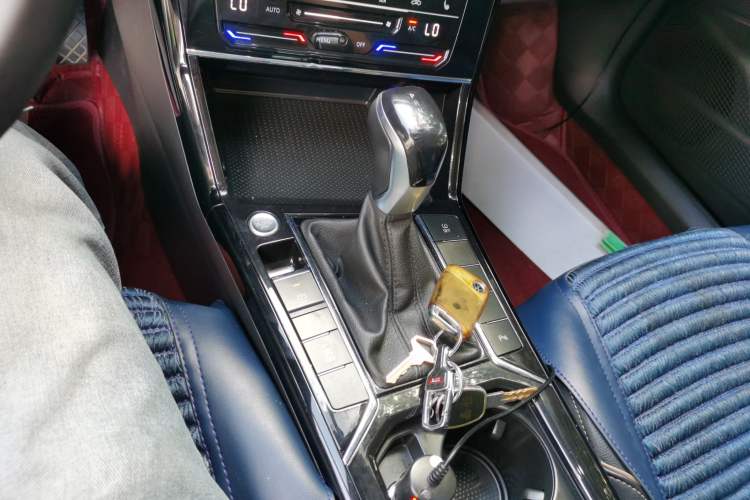Used Volkswagen Passat 2021 330TSI Elite Edition Gear Lever