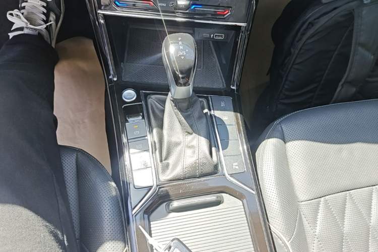 Used Volkswagen Passat 2021 330TSI Luxury Edition Gear Lever