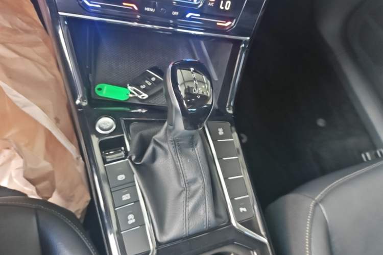 Used Volkswagen Passat 2021 330TSI Elite Edition Gear Lever
