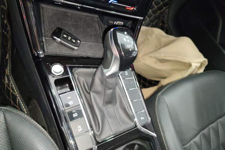 Used Volkswagen Passat 2021 330TSI Luxury Edition Gear Lever
