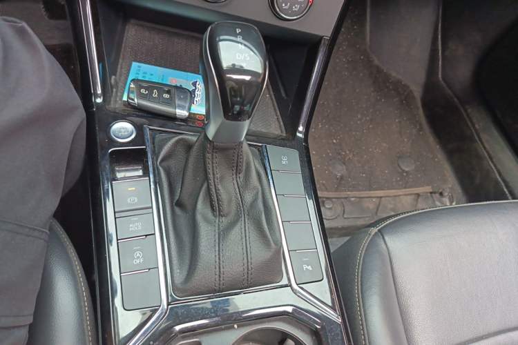 Used Volkswagen Passat 2021 330TSI Elite Edition Gear Lever