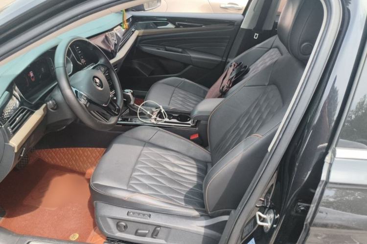 Used Volkswagen Passat 2021 330TSI Luxury Edition Interior 1
