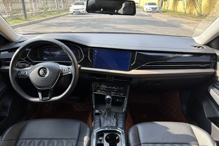 Used Volkswagen Passat 2021 330TSI Luxury Edition Interior 1