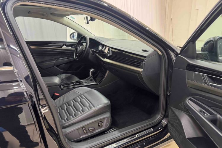 Used Volkswagen Passat 2021 280TSI Elite Edition Interior 12