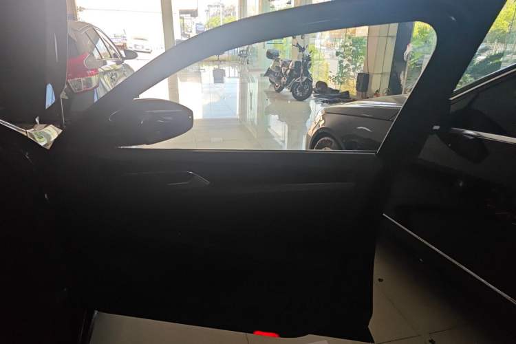 Used Volkswagen Passat 2021 330TSI Elite Edition Interior 2