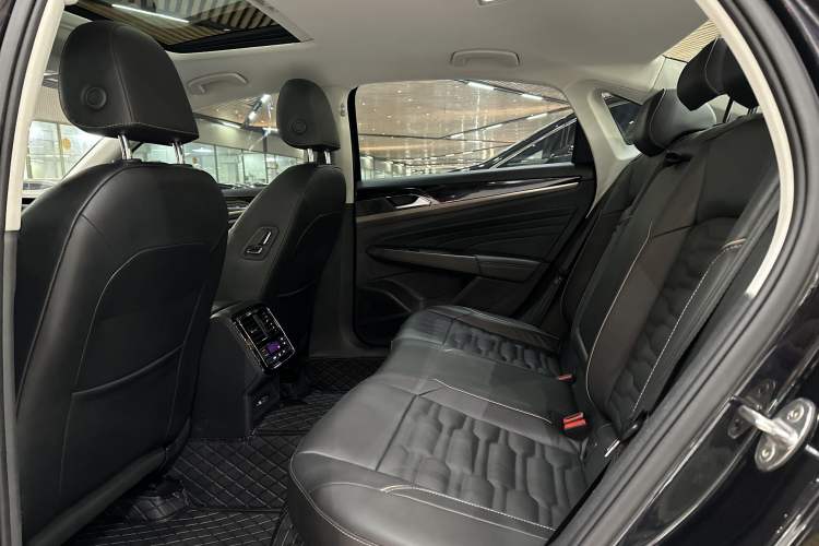 Used Volkswagen Passat 2021 280TSI Elite Edition Interior 2