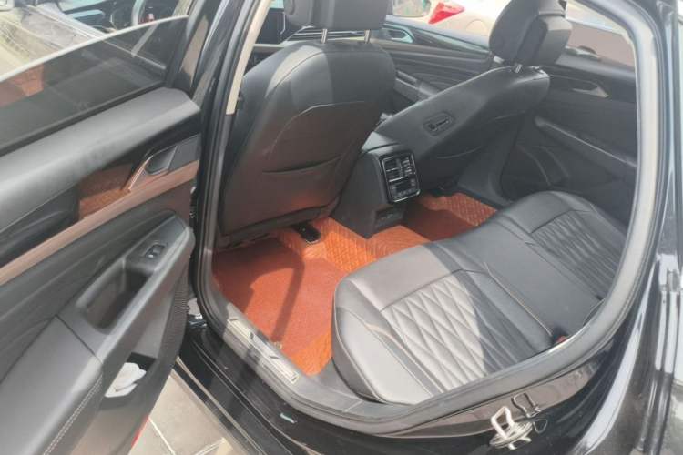 Used Volkswagen Passat 2021 330TSI Luxury Edition Interior 2